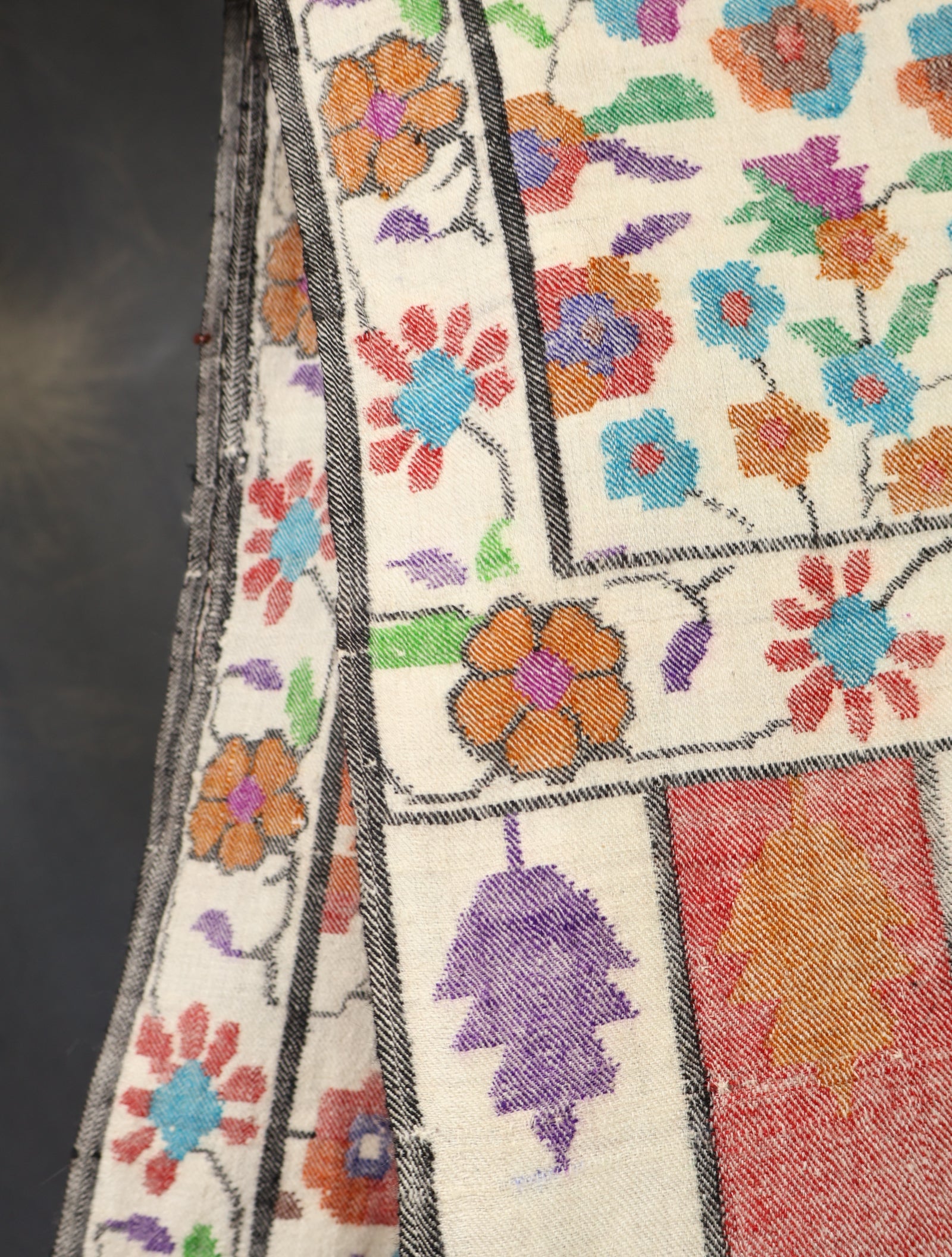 Ivory Base Kani Jamawar Pashmina Shawl