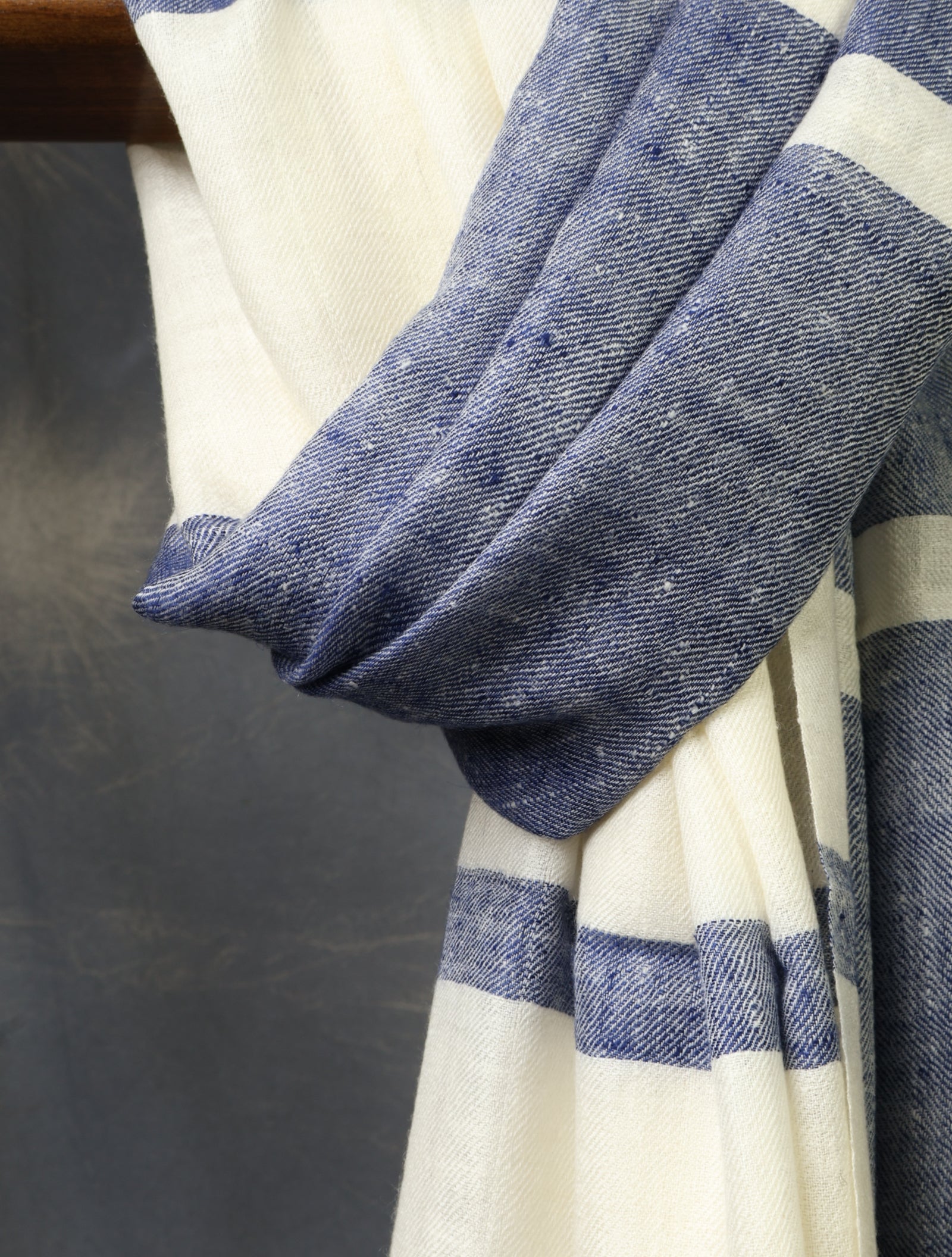 Blue And Ivory Plaid Pure Cashmere Pashmina Scarf – Handwoven Luxury