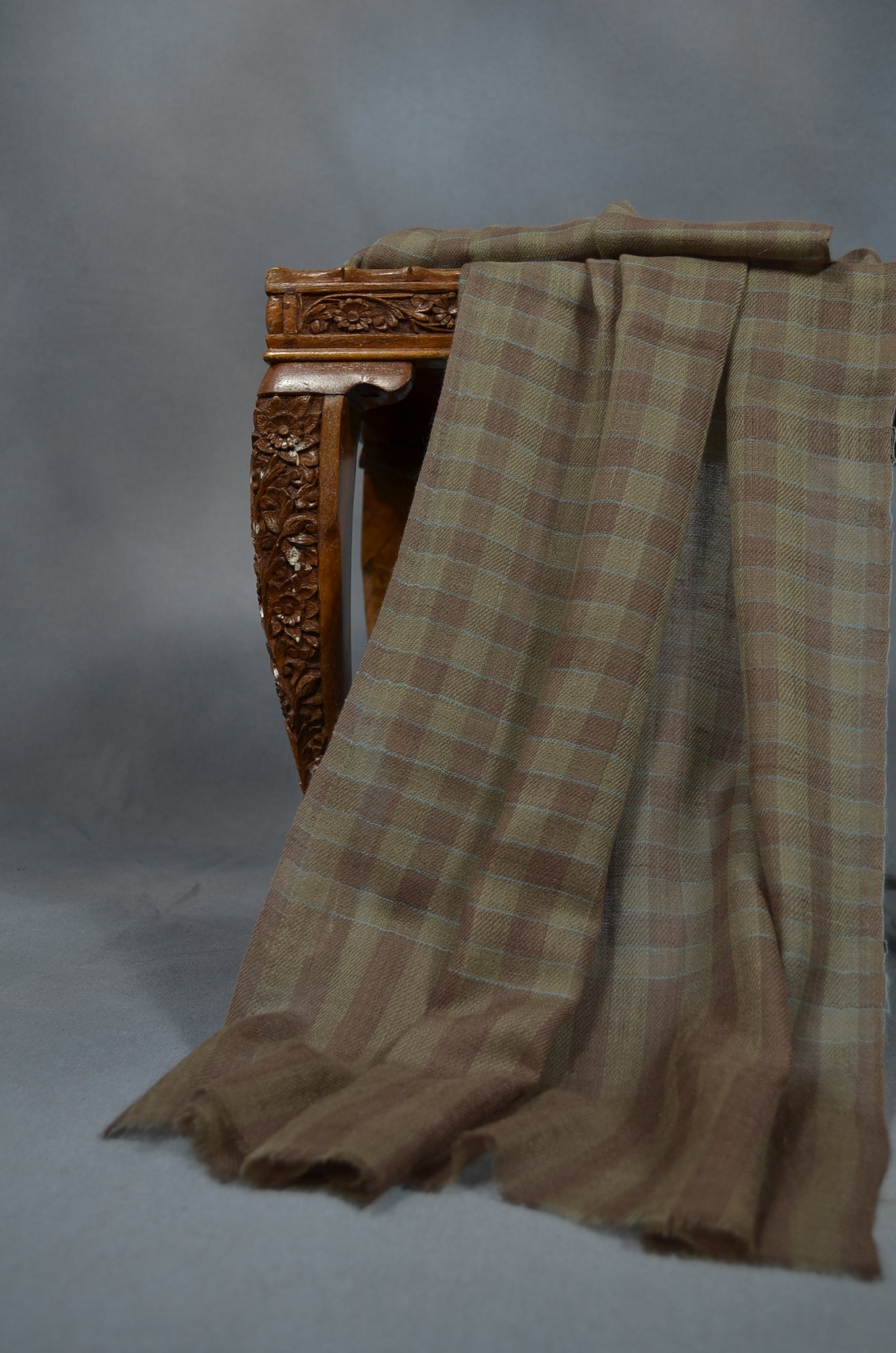 Un Dyed Base Check Handwoven Cashmere Pashmina Scarf