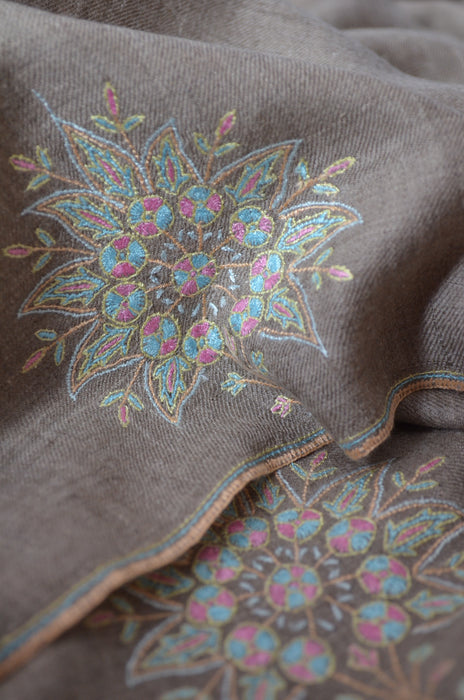 Un Dyed Natural Big Border Embroidery Cashmere Pashmina Shawl