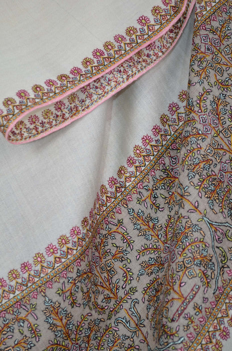 Closeup of Kashmiri border embroidery "Paldar" Shawl