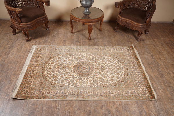 Cloud White kashmir carpet