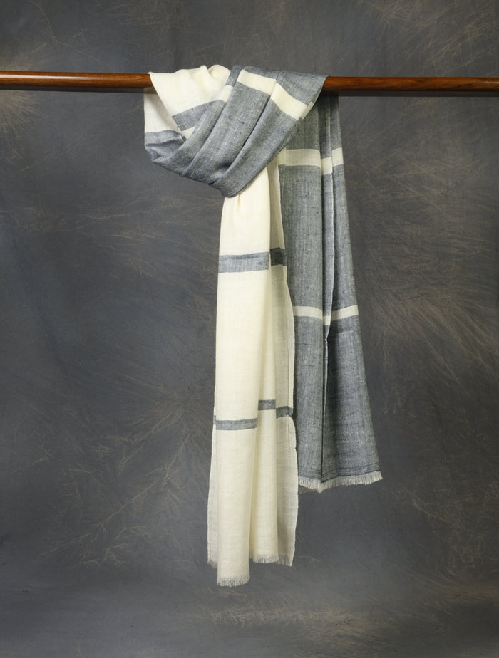 Black And Ivory Plaid Pure Cashmere Pashmina Scarf – Handwoven Luxury