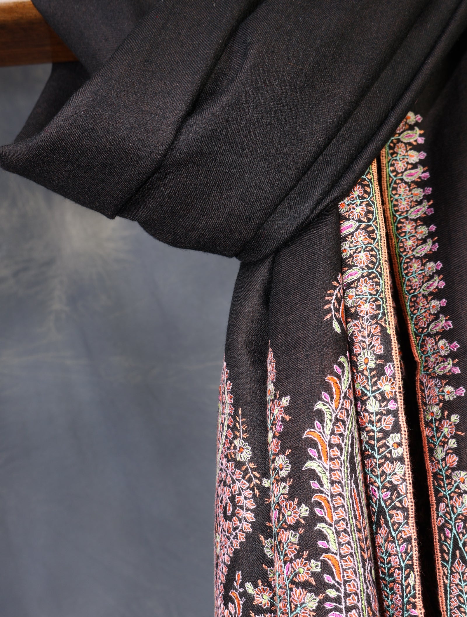 Black Base Big Border Embroidery Cashmere Pashmina Shawl – purekashmir.com