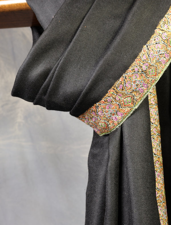 Black Base Big Border Embroidery Cashmere Pashmina Shawl — pashmina shawl detail