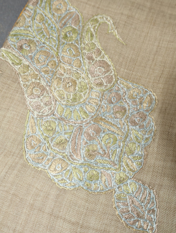 Ivory Base Pashmina Mussar With Greenish Tone Embroidery – detail view