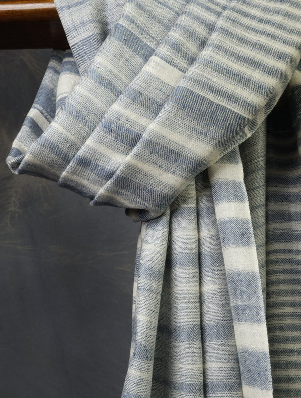 Grey Plaid Cashmere Check Scarf Pashmina – Handwoven Luxury – detail view