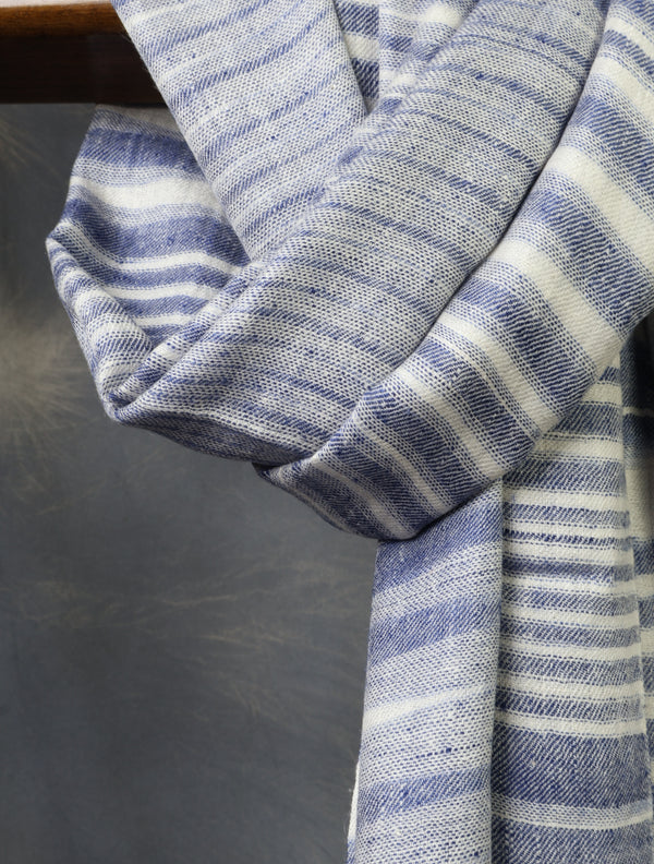 Blue Plaid Cashmere Check Scarf Pashmina – Handwoven Luxury – detail view