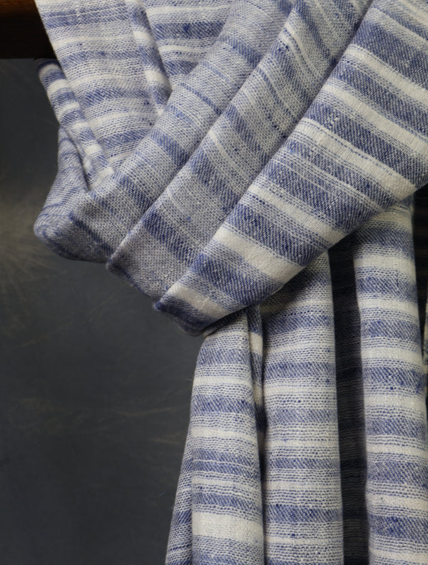 Blue Plaid Cashmere Check Scarf Pashmina – Handwoven Luxury – detail view