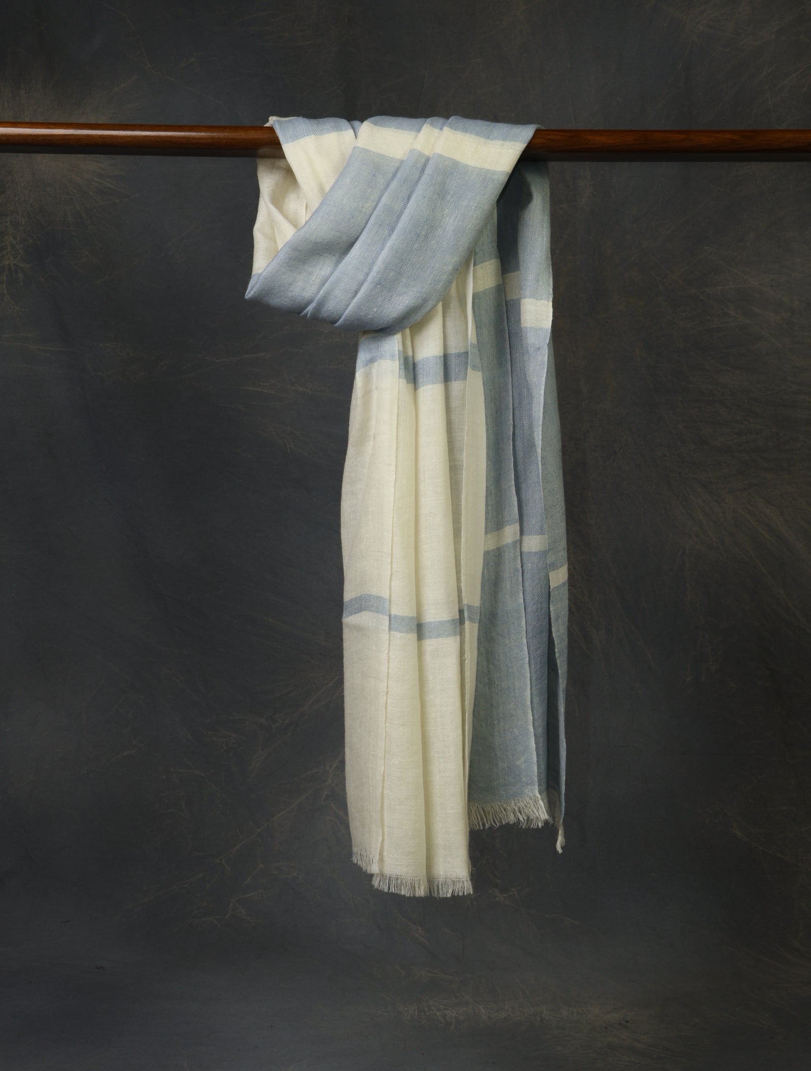 Sky Blue And Ivory Plaid Pure Cashmere Pashmina Scarf – Handwoven Luxury (Copy)