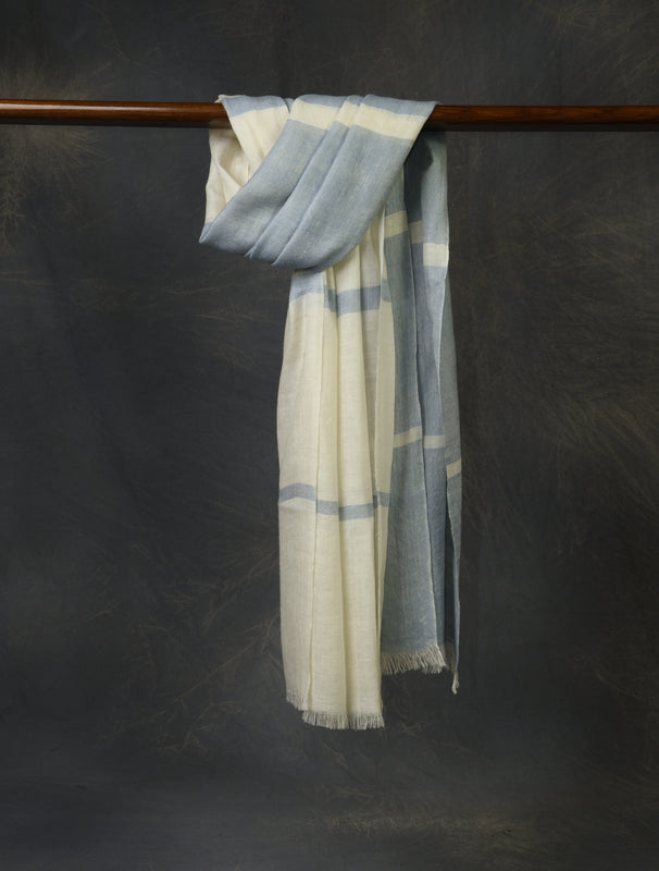 Sky Blue And Ivory Plaid Pure Cashmere Pashmina Scarf – Handwoven Luxury (Copy)