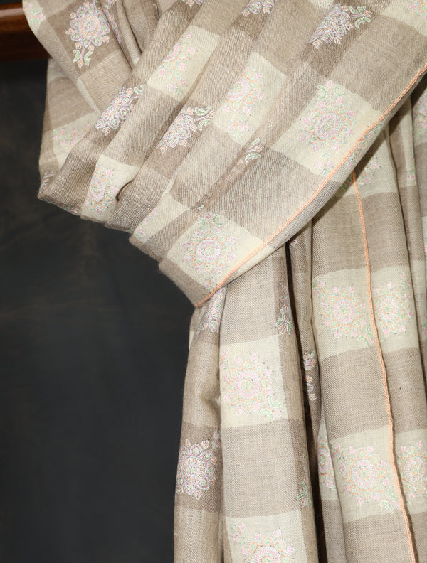 Ivory And Natural Plaid Base Big Motif Jali Embroidery Cashmere Pashmina Shawl — pashmina shawl detail