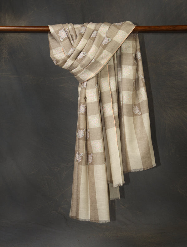 Ivory And Natural Plaid Base Big Motif Jali Embroidery Cashmere Pashmina Shawl — Jali openwork embroidery pashmina shawl from Srinagar
