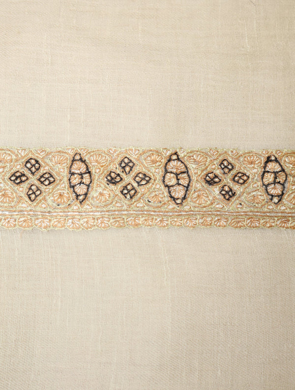 Ivory Base Pashmina Mussar With Golden Tone – detail view