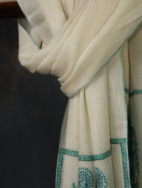 Ivory Big Buteh Motif Embroidery Cashmere Pashmina Scarf — pashmina shawl detail