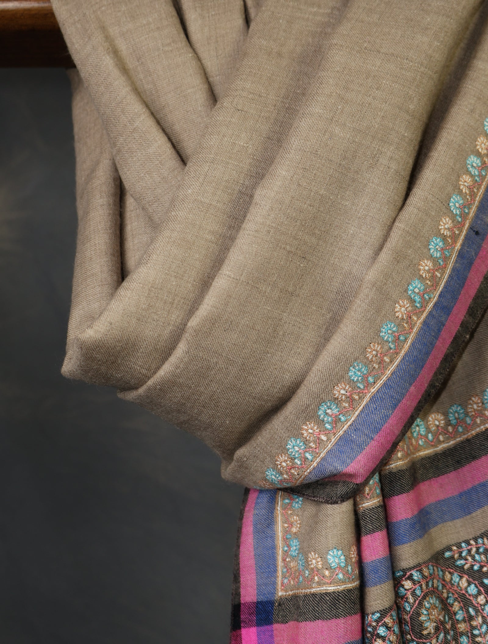 Natural Base Border Embroidery Cashmere Pashmina Shawl – purekashmir.com