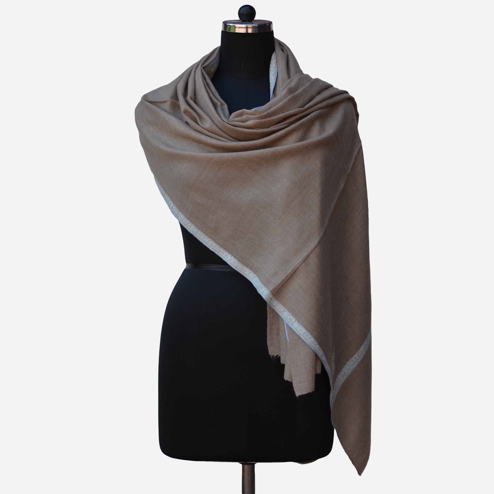 cashmere pashmina shawl crafted by the experts of Kashmir
