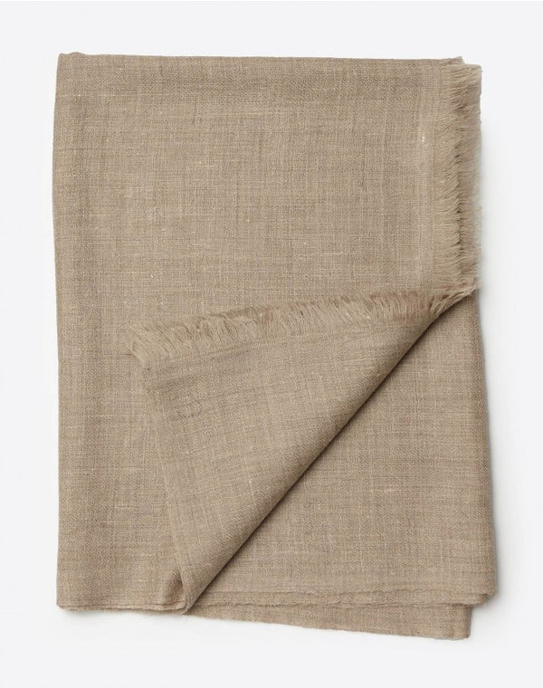 Un Dyed Natural Cashmere Travel Wrap – detail view